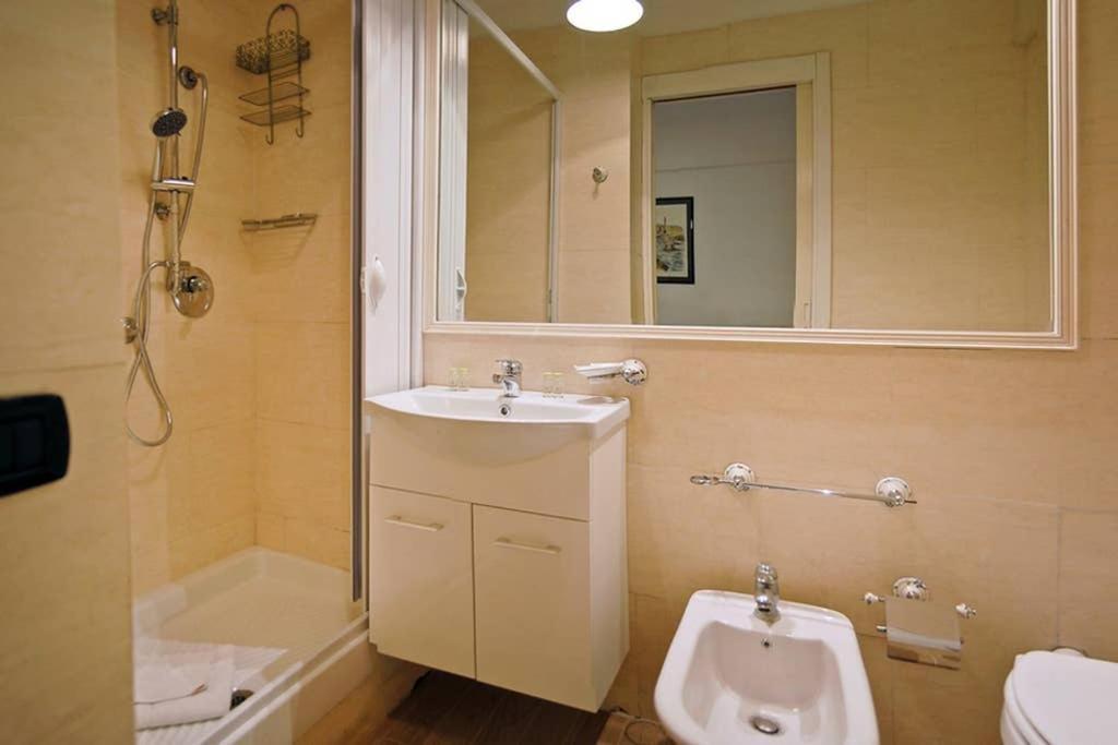 Vatican Luxury Apartment With Terrace - 7 People โรม ภายนอก รูปภาพ